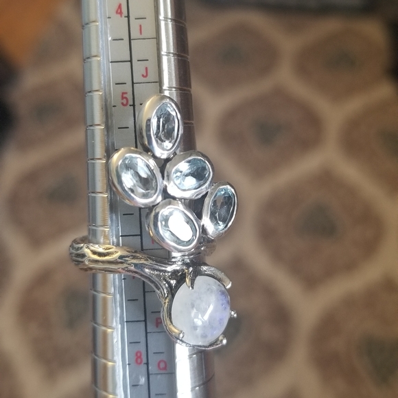 GORGEOUS SILVER RING - Picture 3 of 9